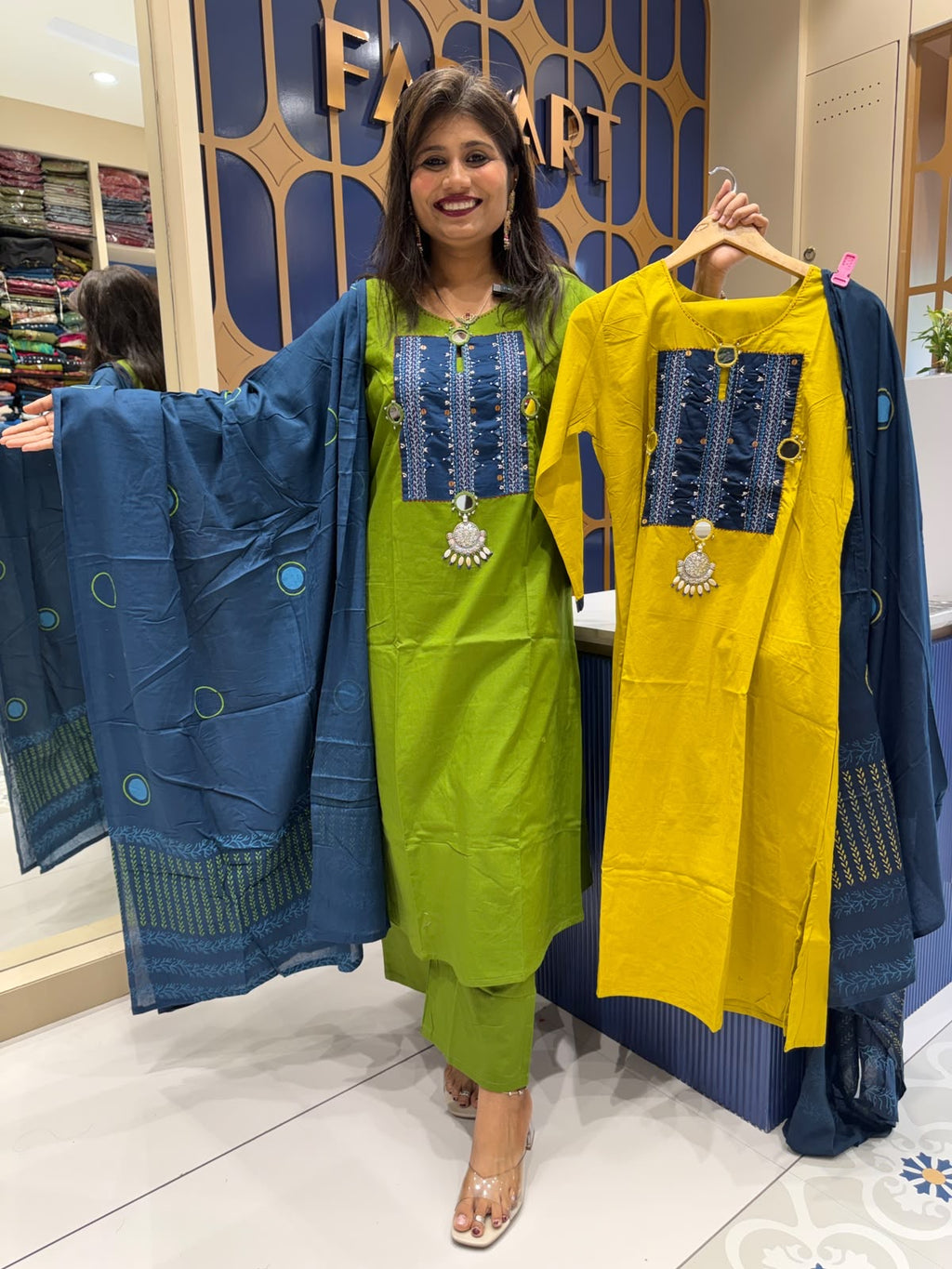 Contrast Duppata Set: 322