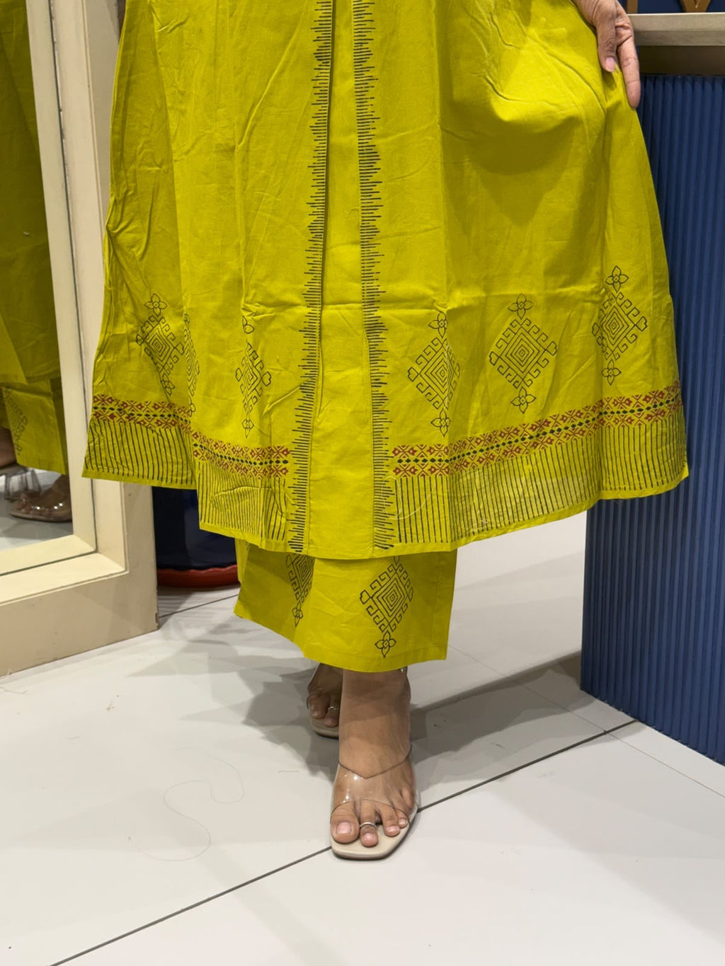 Aadhya Set: 380