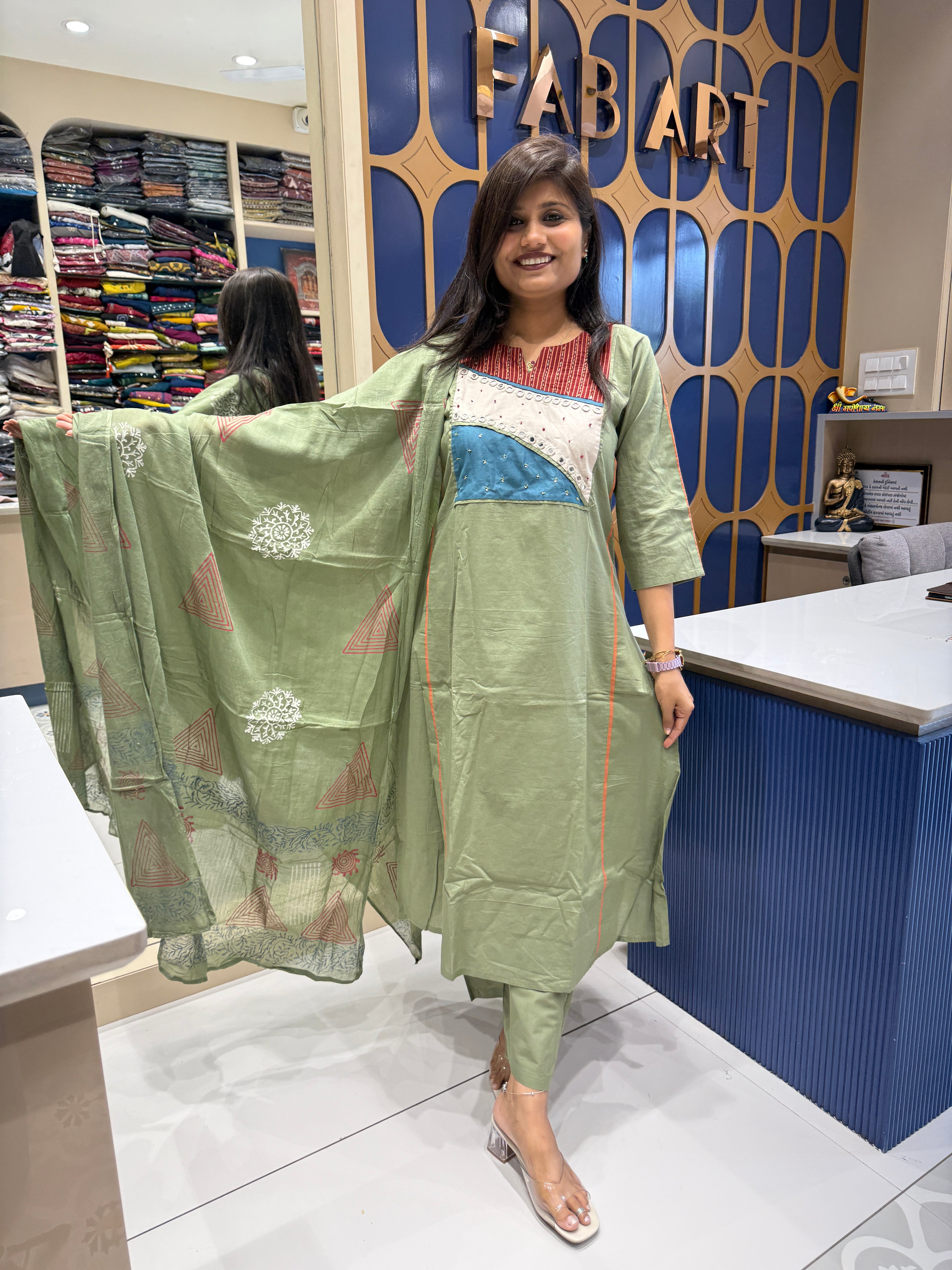 Straight Cut Dress:190