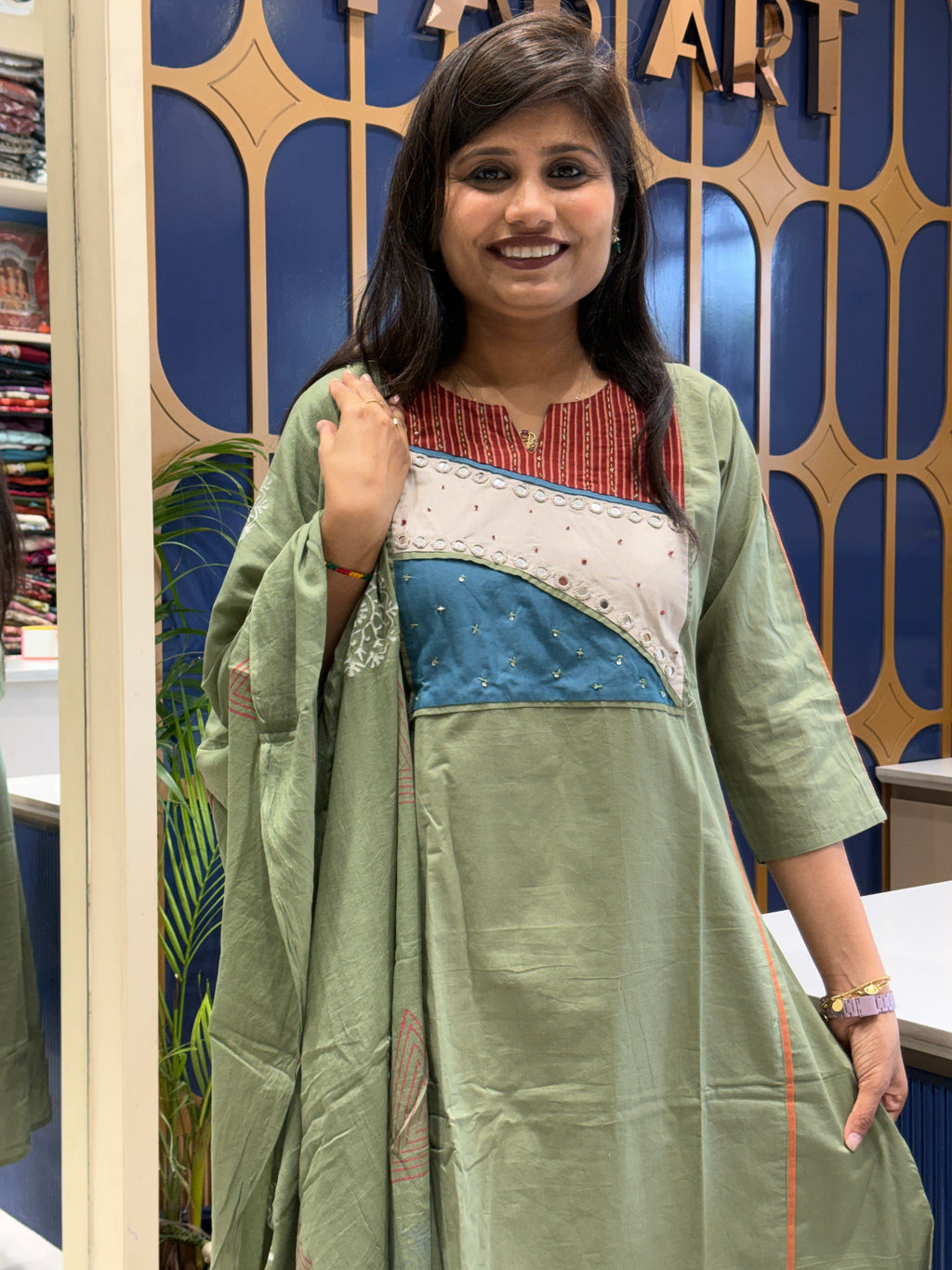 Straight Cut Dress:190