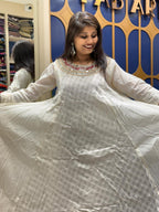 White Beautiful Dress: 253