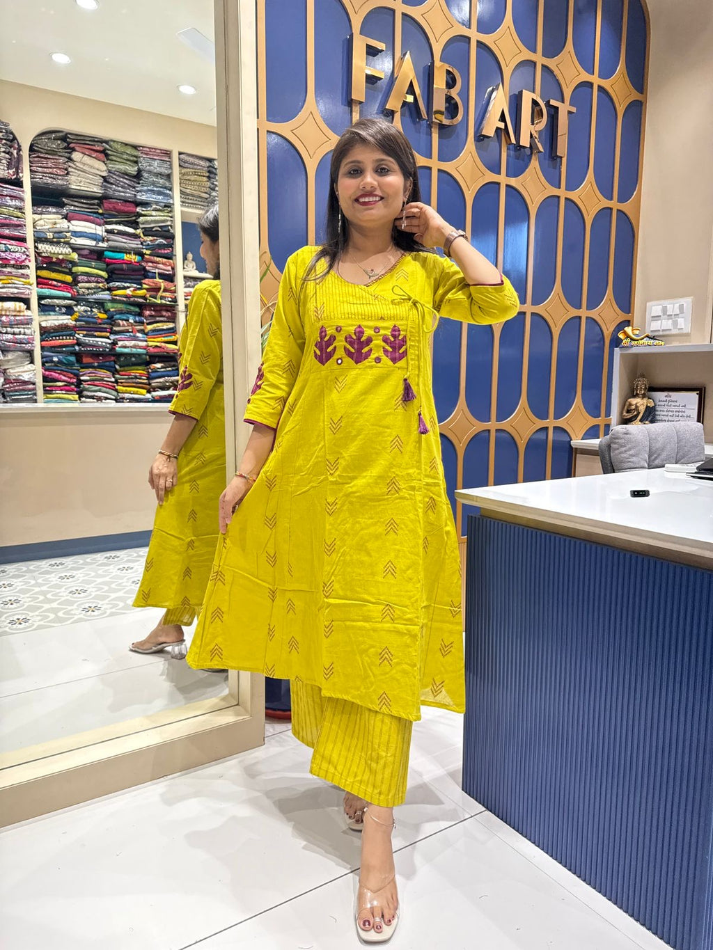 Beautiful Yellow Dress Pair: 276
