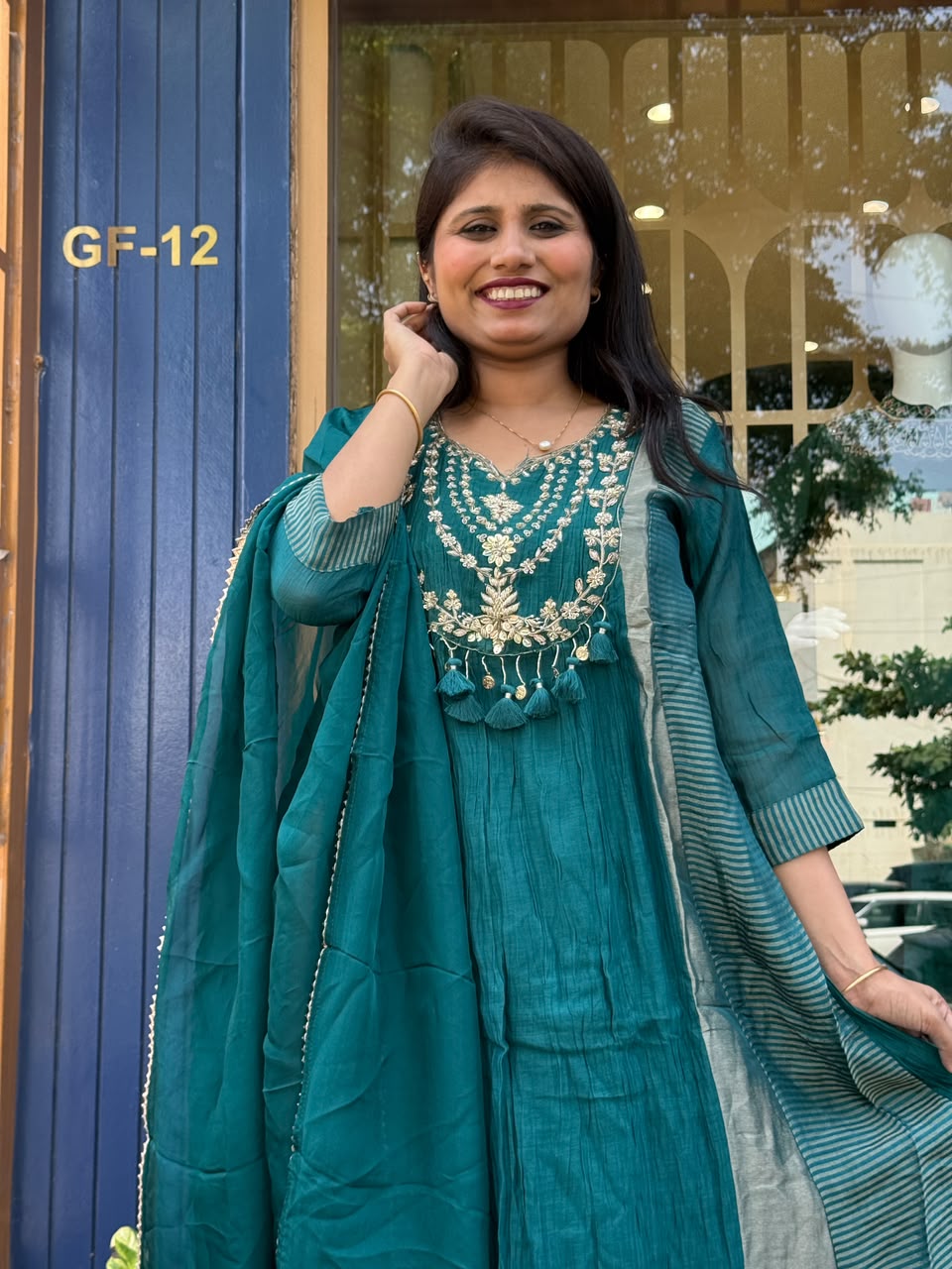 Gorgeous Teal Blue: 423