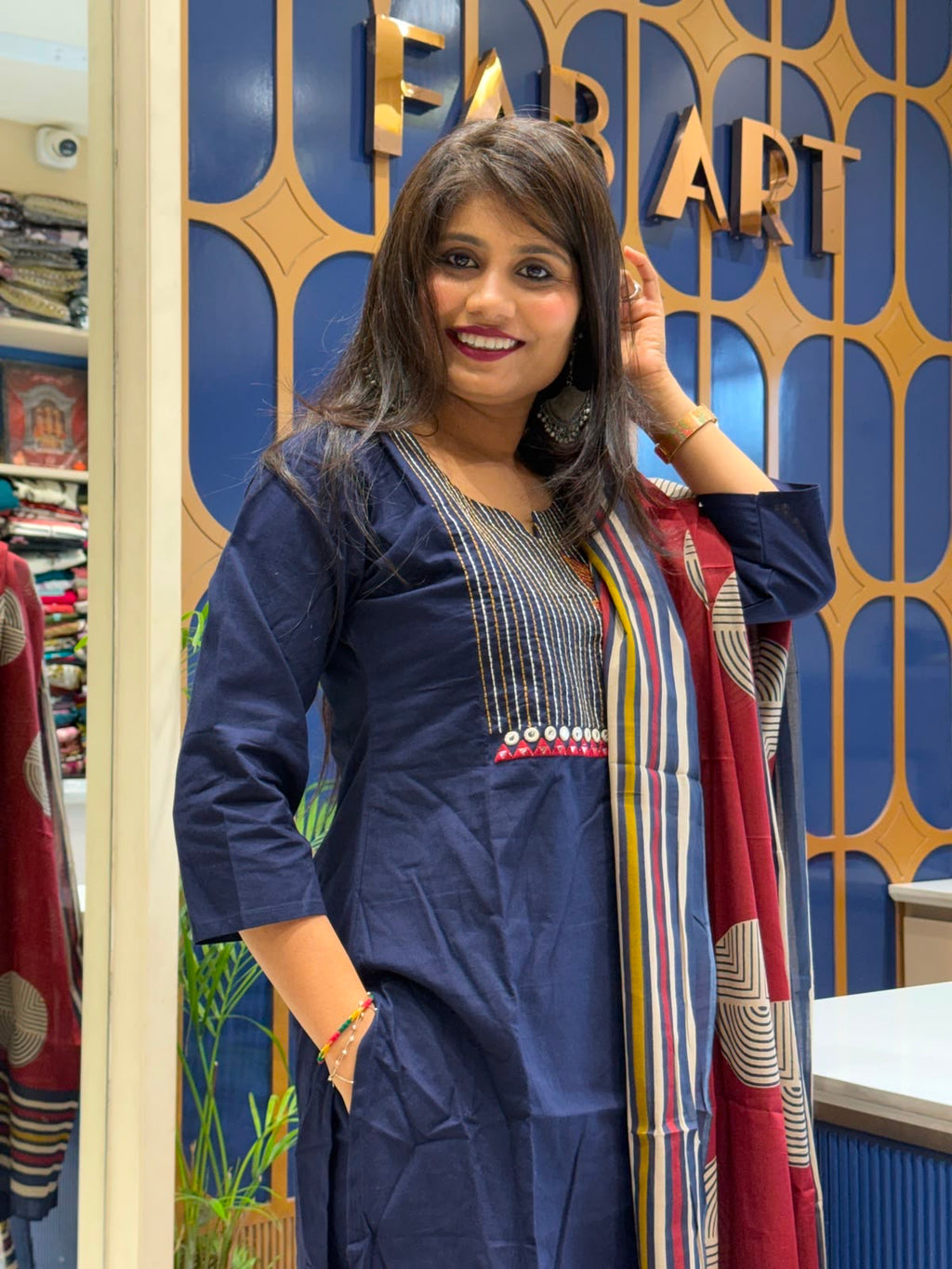 Contrast Duppata Suit: 200