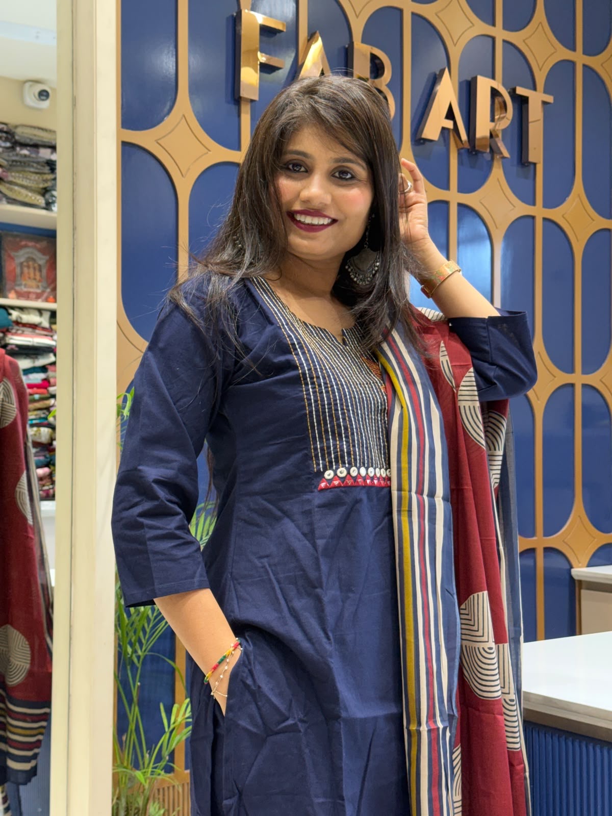 Contrast Duppata Suit: 200