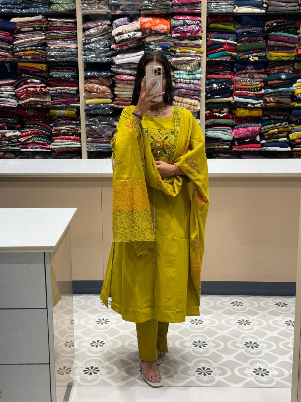 Kutchhi handwork: 270