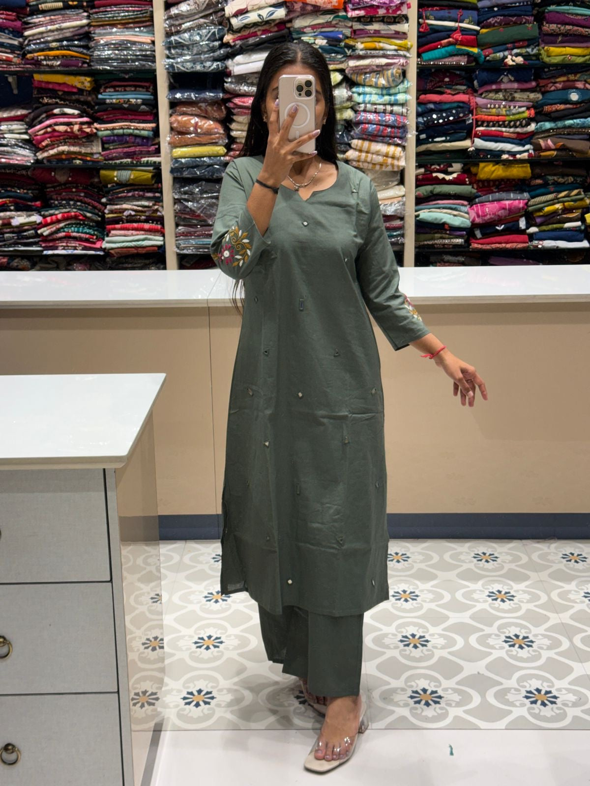 Mirror Sleeve Handwork: 280