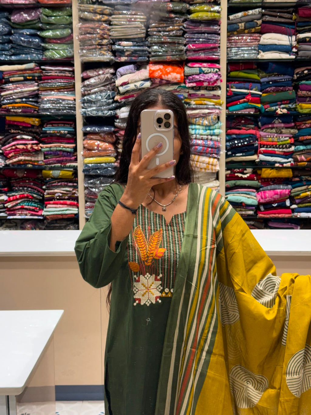 Contrast Duppata Suit: 200
