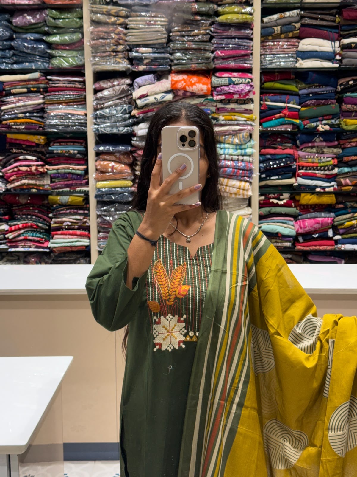Contrast Duppata Suit: 200