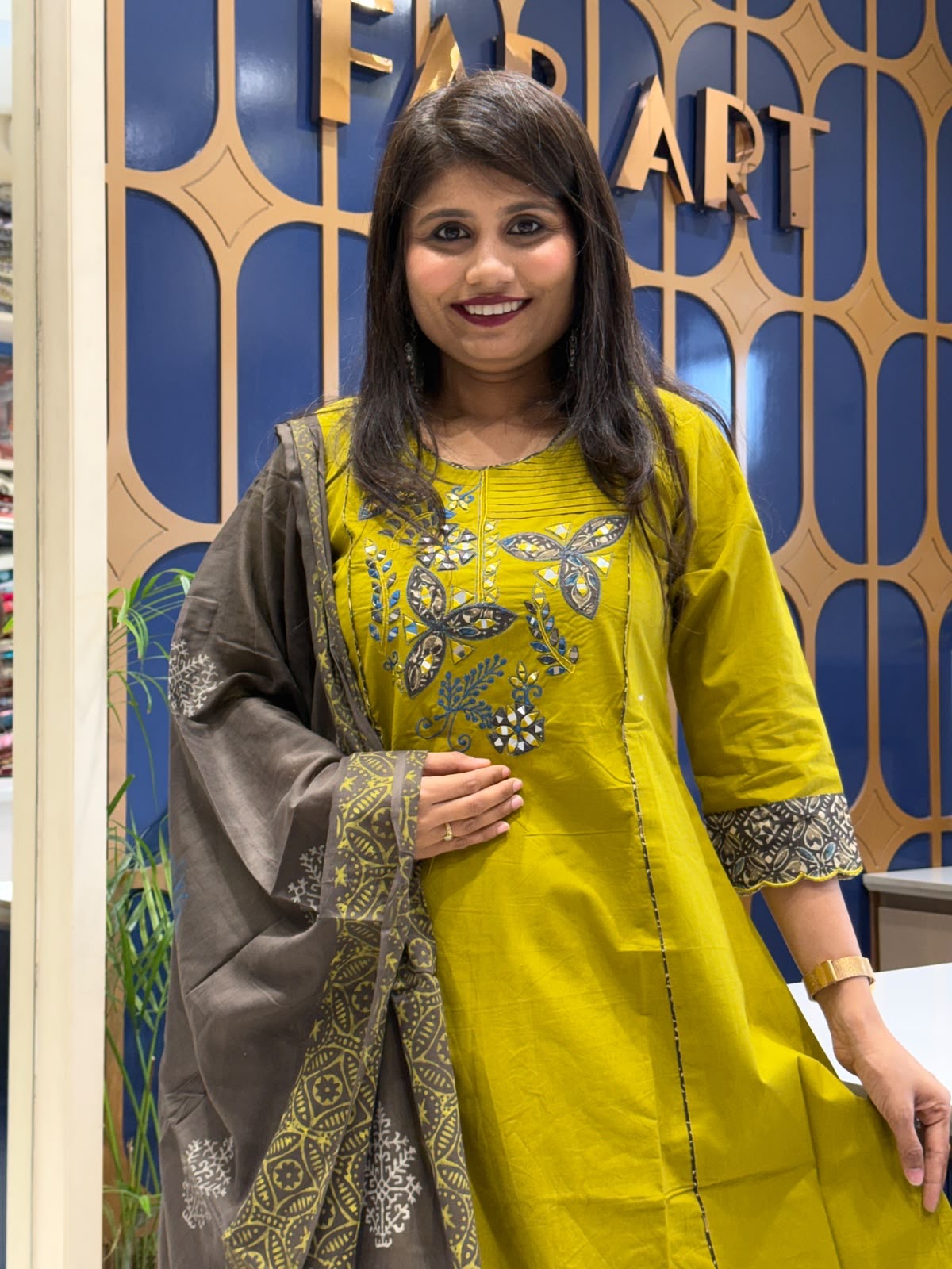 Contrast Duppata Dress: 226
