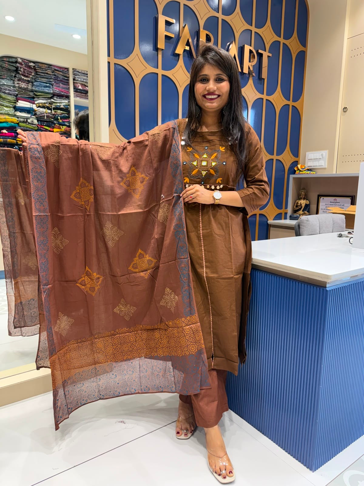 Kutchhi handwork: 270