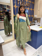 Straight Cut Dress:190