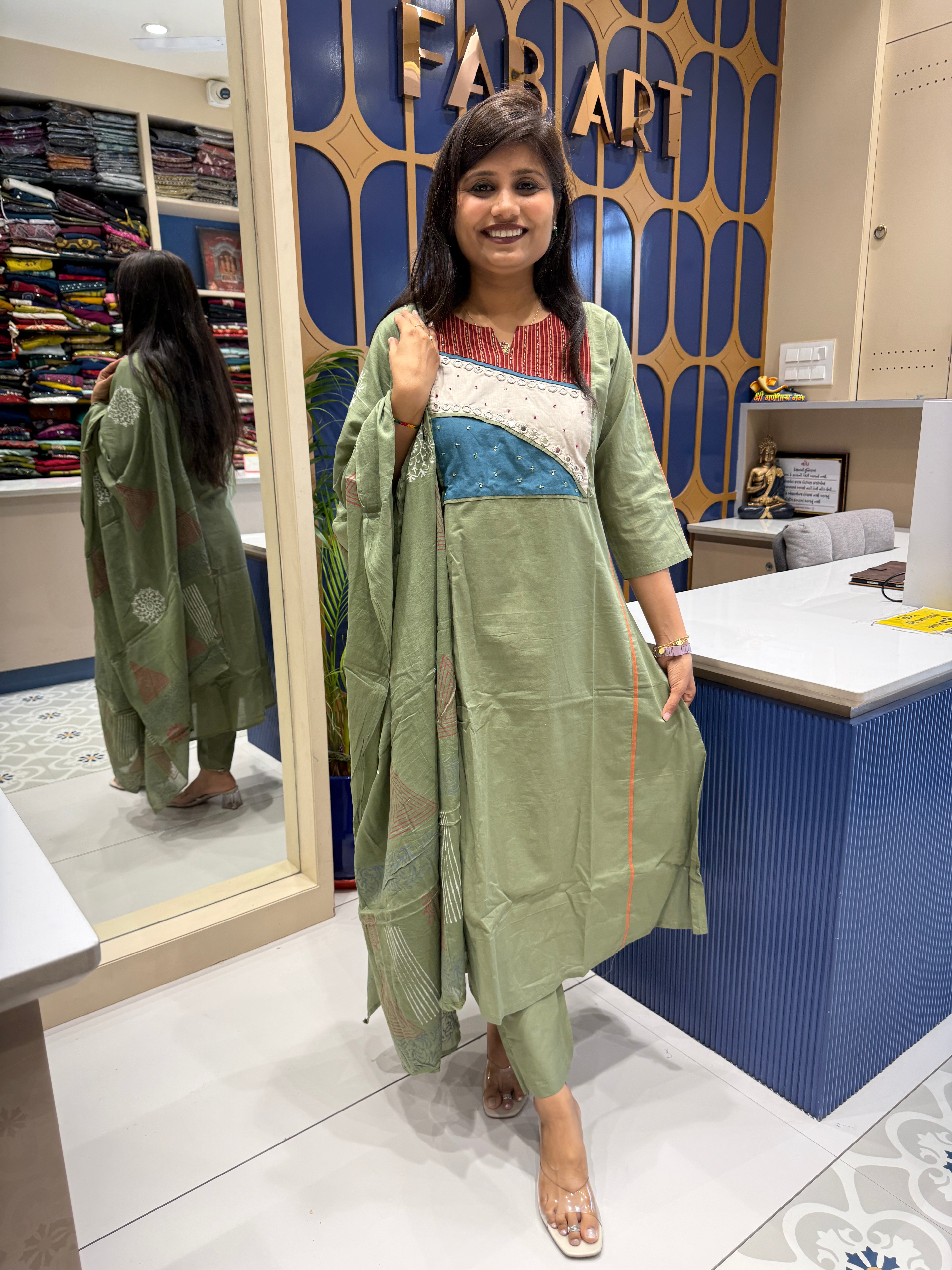 Straight Cut Dress:190