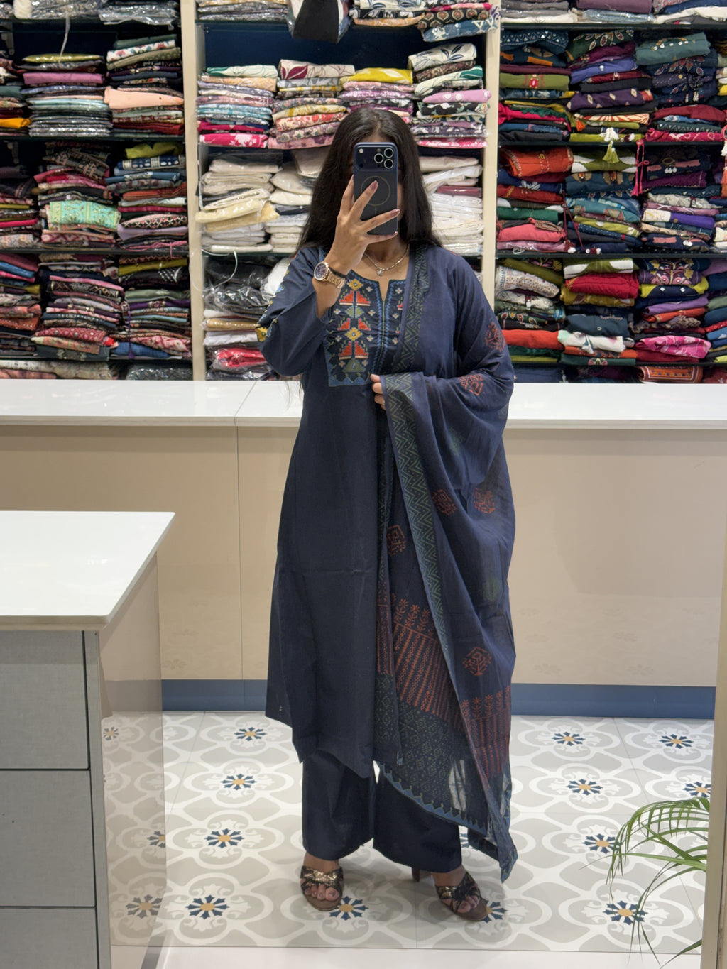 Patoda Three-Piece Design: 0084