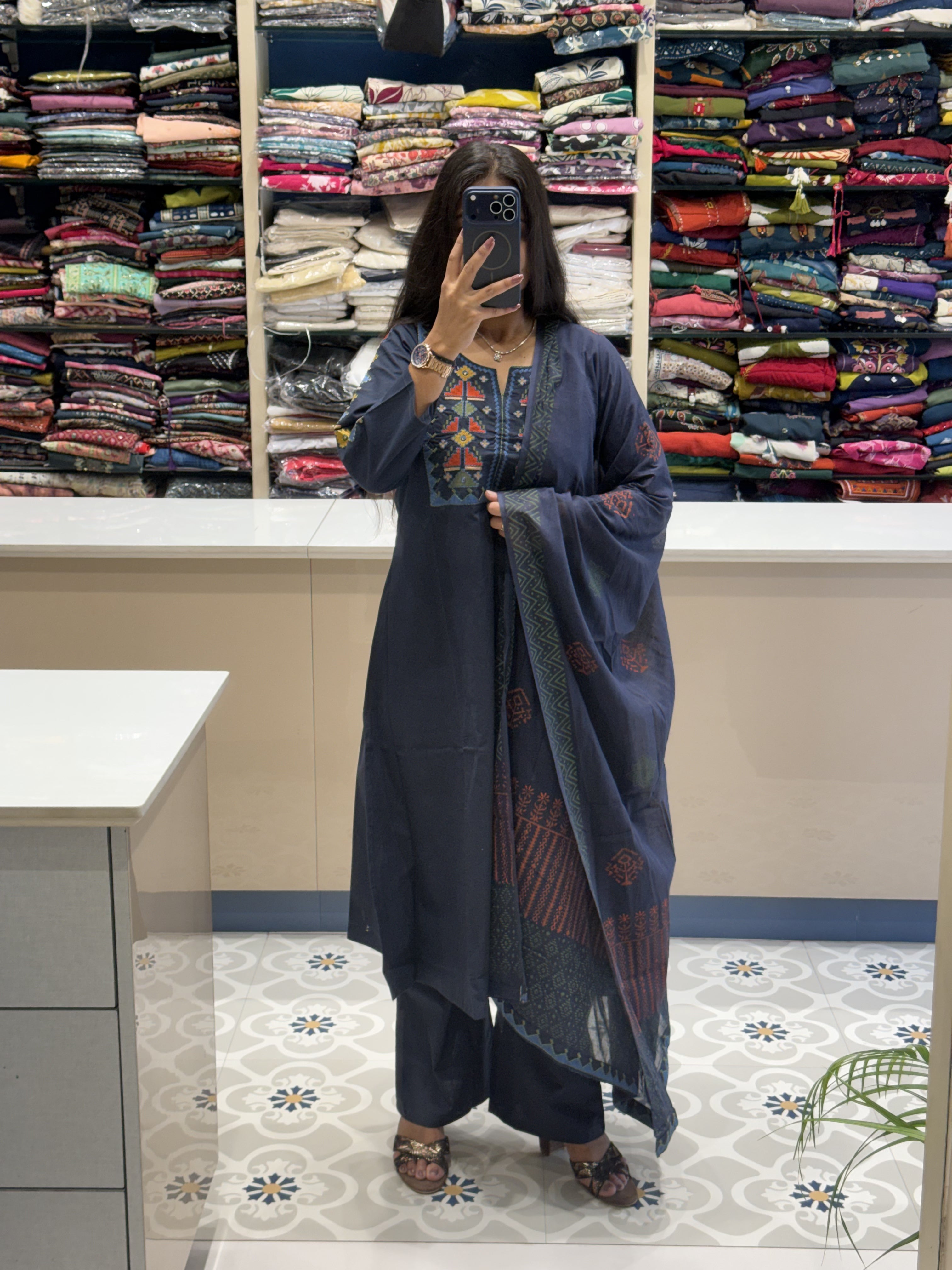Patoda Three-Piece Design: 0084