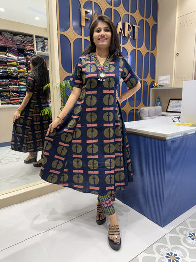 Unique Two-Piece: 0076