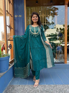 Gorgeous Teal Blue: 423