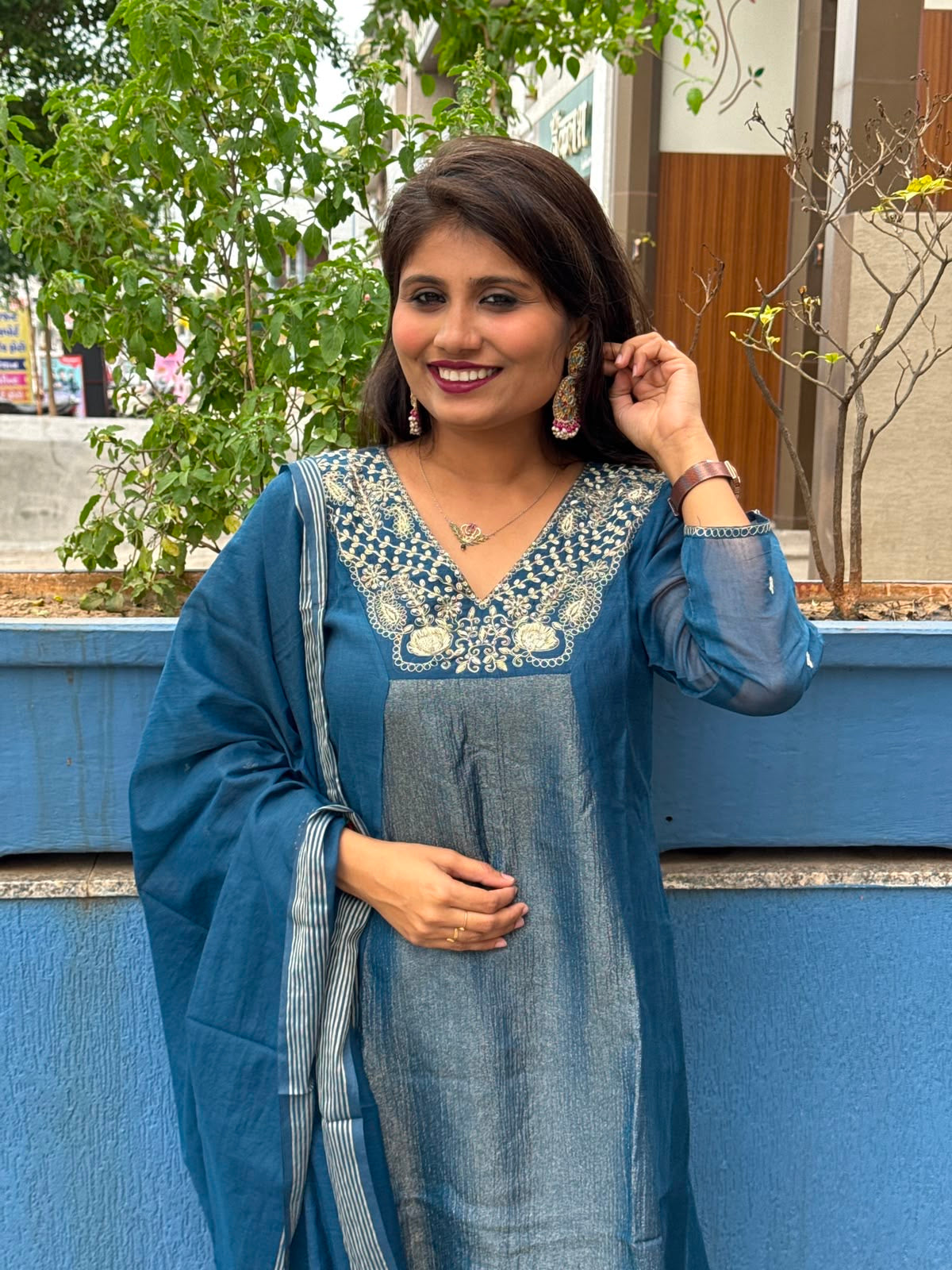V Neck Blue Work: 259