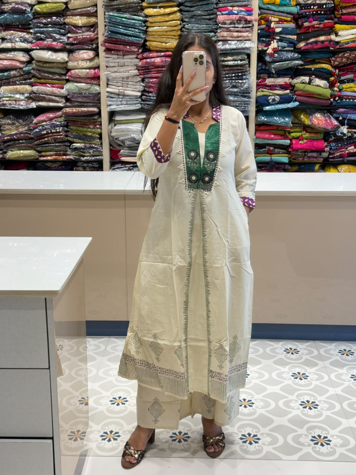Aadhya Set: 380