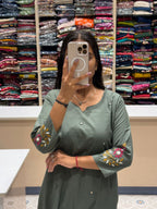 Mirror Sleeve Handwork: 280