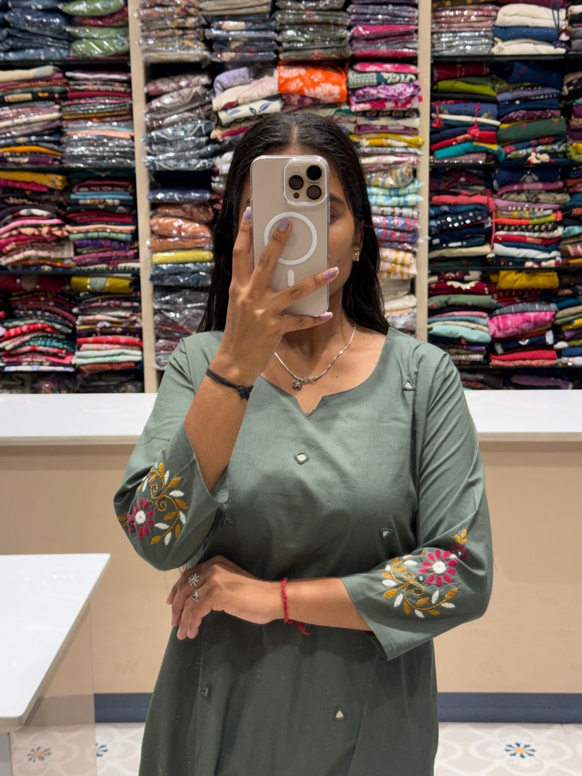 Mirror Sleeve Handwork: 280