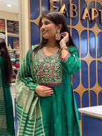 Festive Green: 408