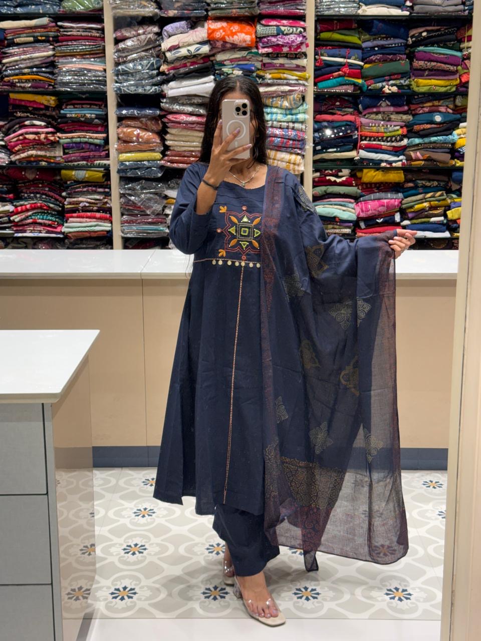 Kutchhi handwork: 270