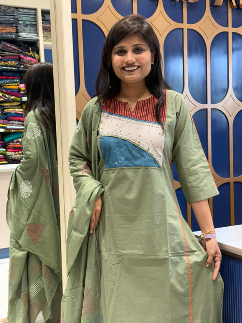 Straight Cut Dress:190