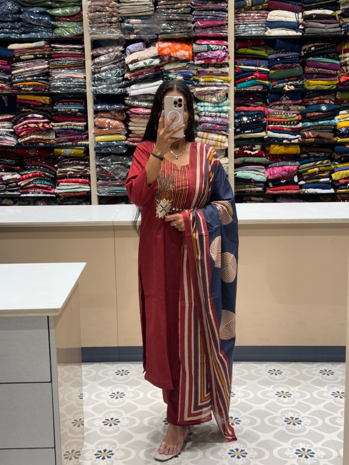 Contrast Duppata Suit: 200