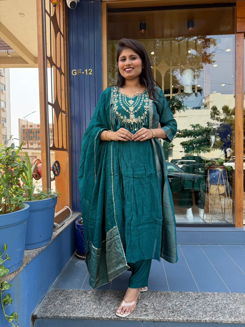 Gorgeous Teal Blue: 423
