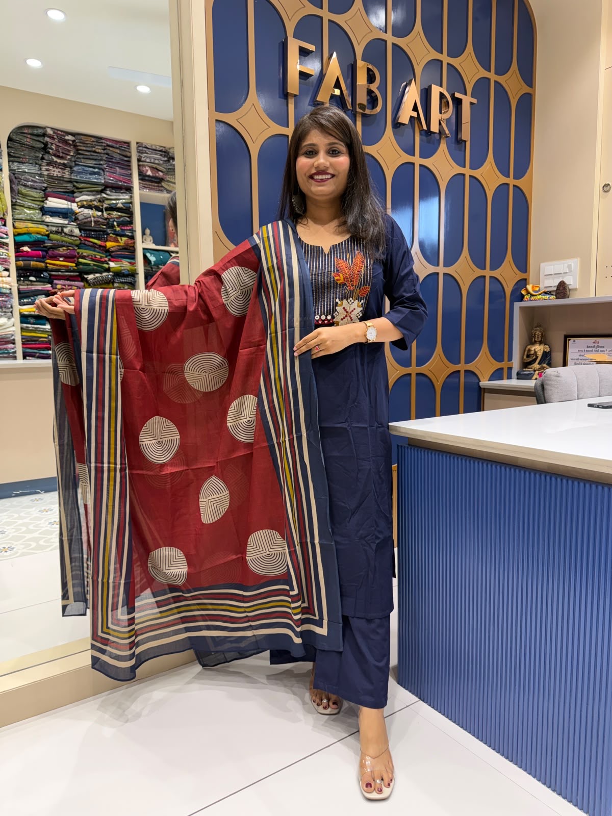 Contrast Duppata Suit: 200