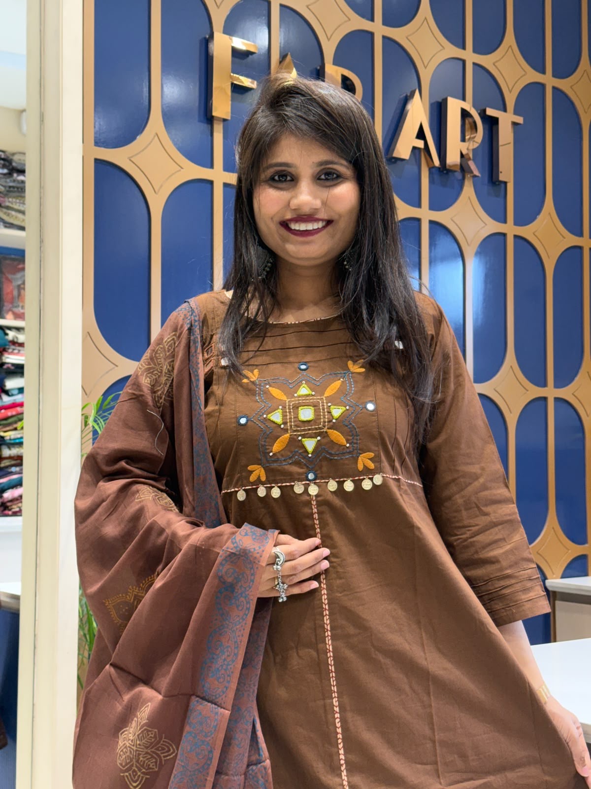 Kutchhi handwork: 270