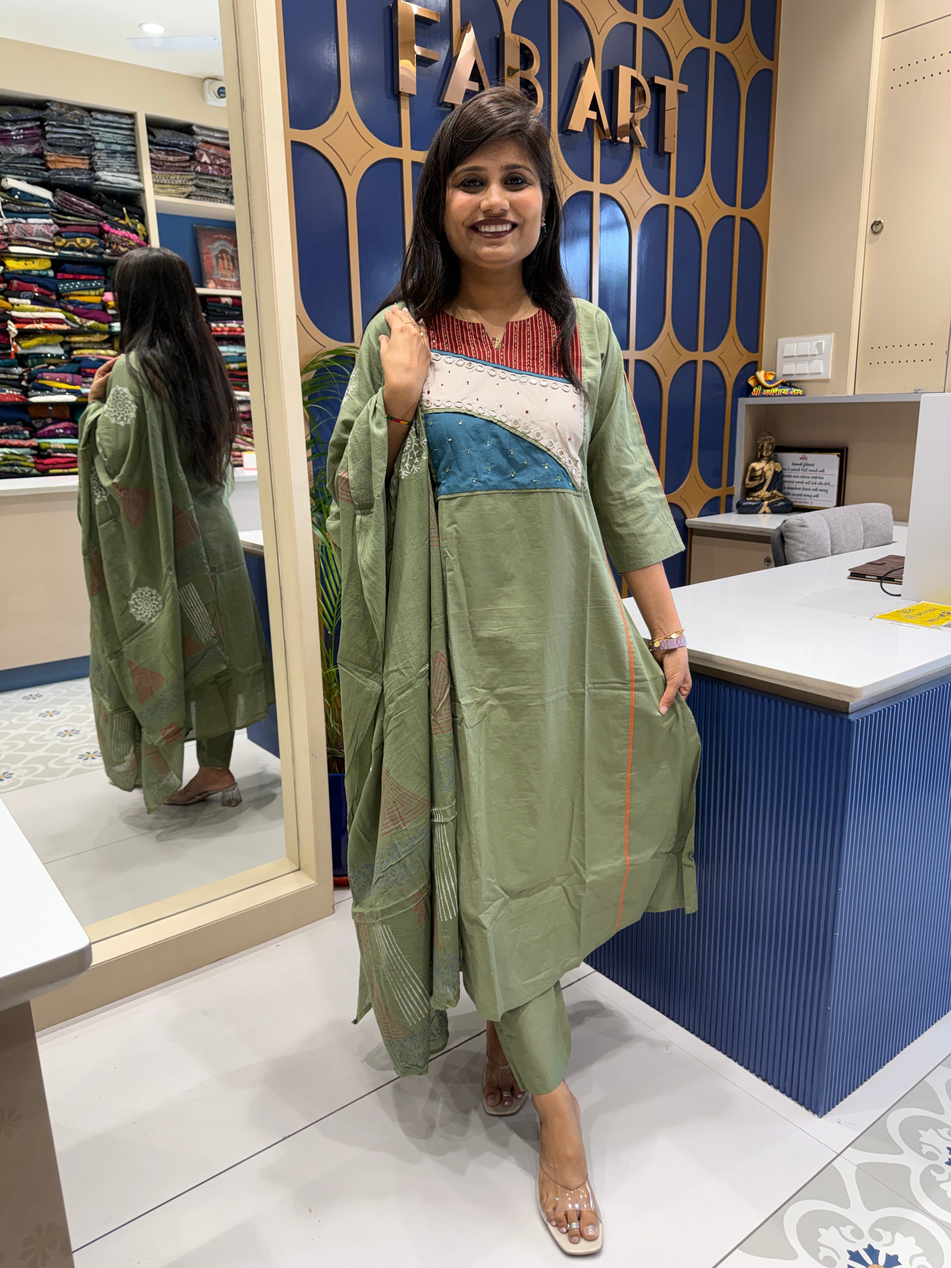 Straight Cut Dress:190