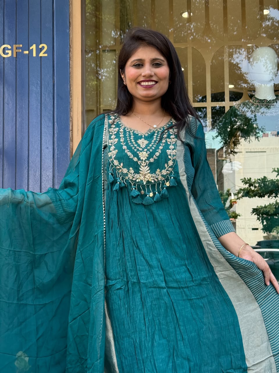 Gorgeous Teal Blue: 423
