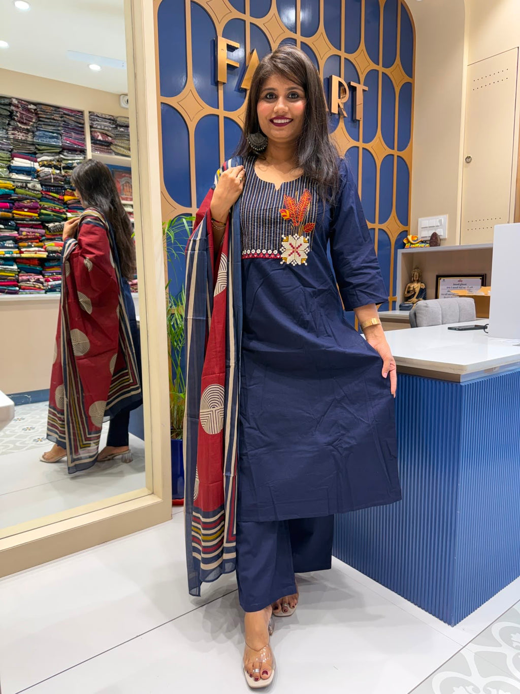 Contrast Duppata Suit: 200