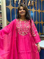 Pink Sleeves Work: 262