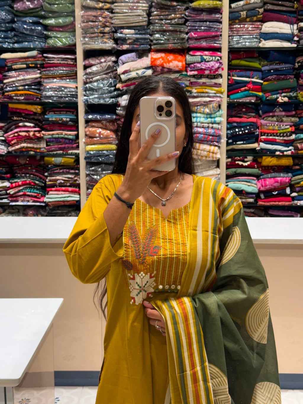 Contrast Duppata Suit: 200