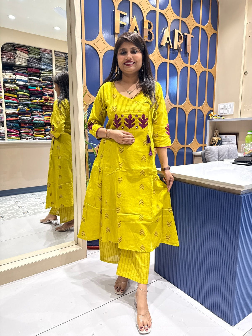 Beautiful Yellow Dress Pair: 276