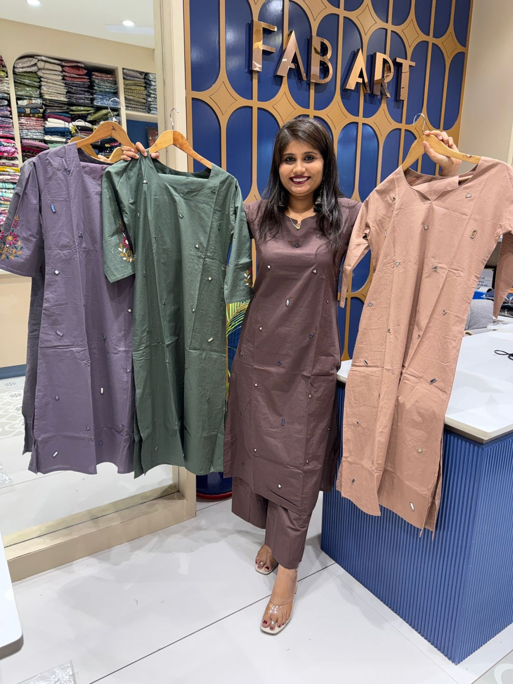 Mirror Sleeve Handwork: 280