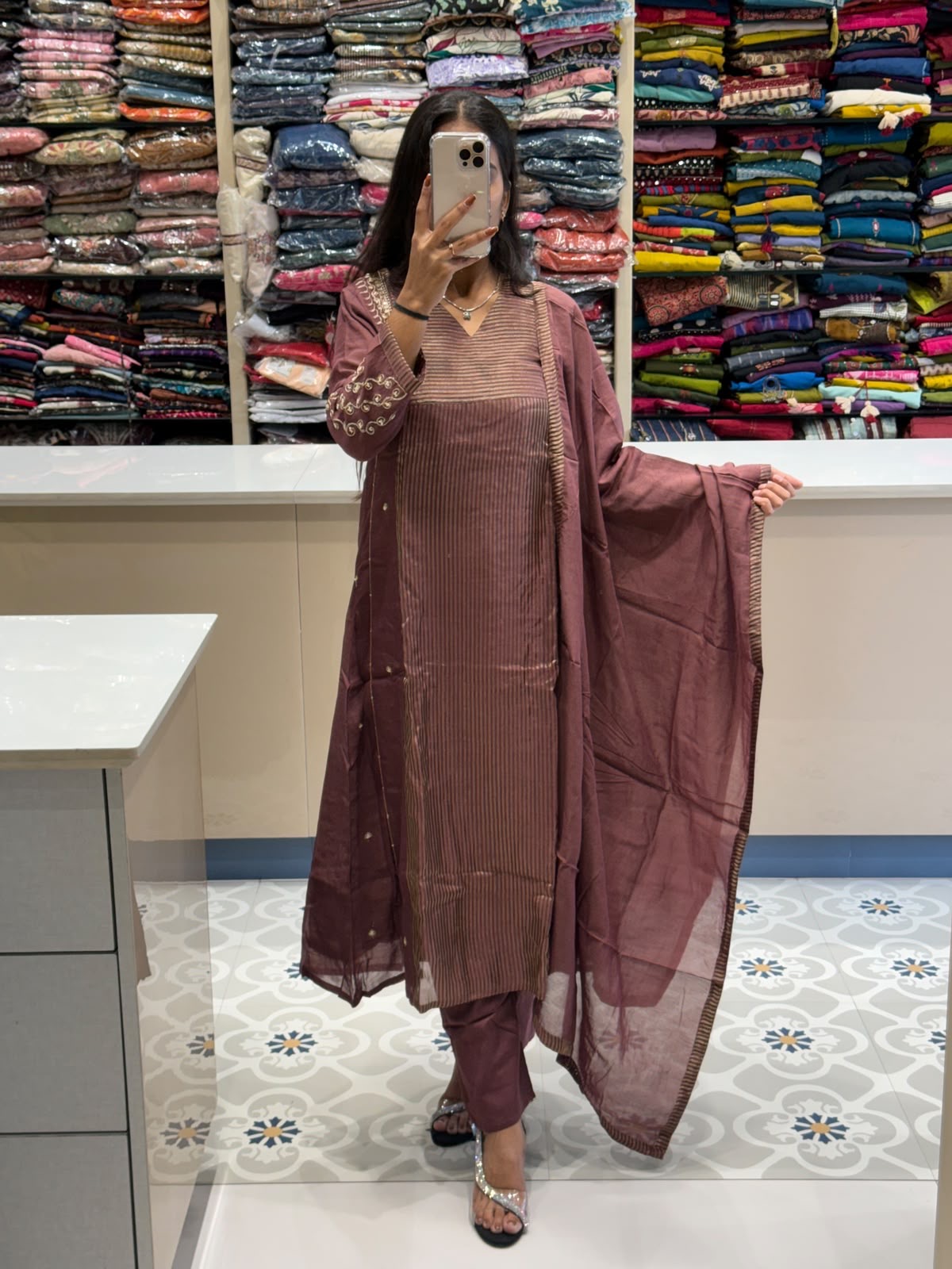 Florina Suit: 289
