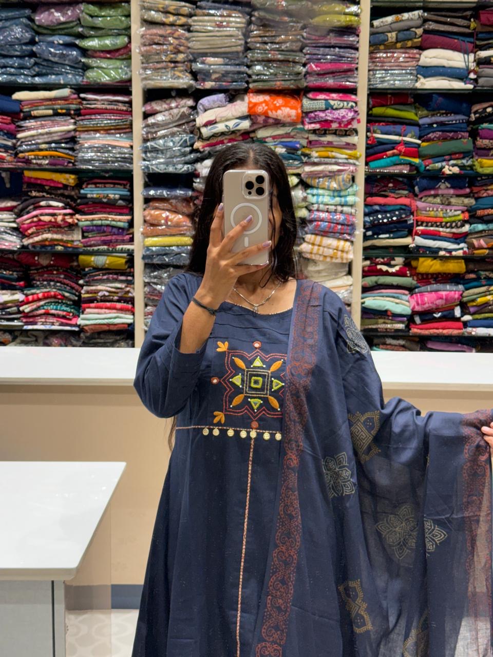 Kutchhi handwork: 270