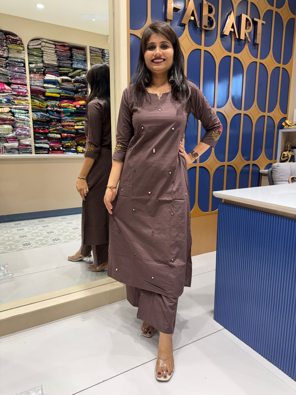 Mirror Sleeve Handwork: 280