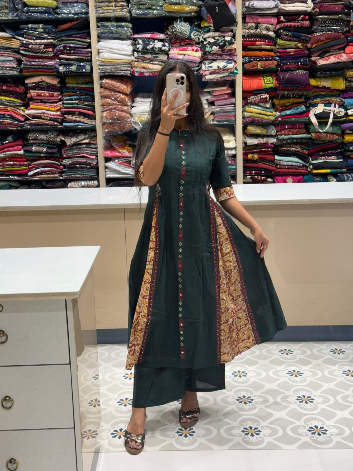 Samantha Ajarakh Pair: 296