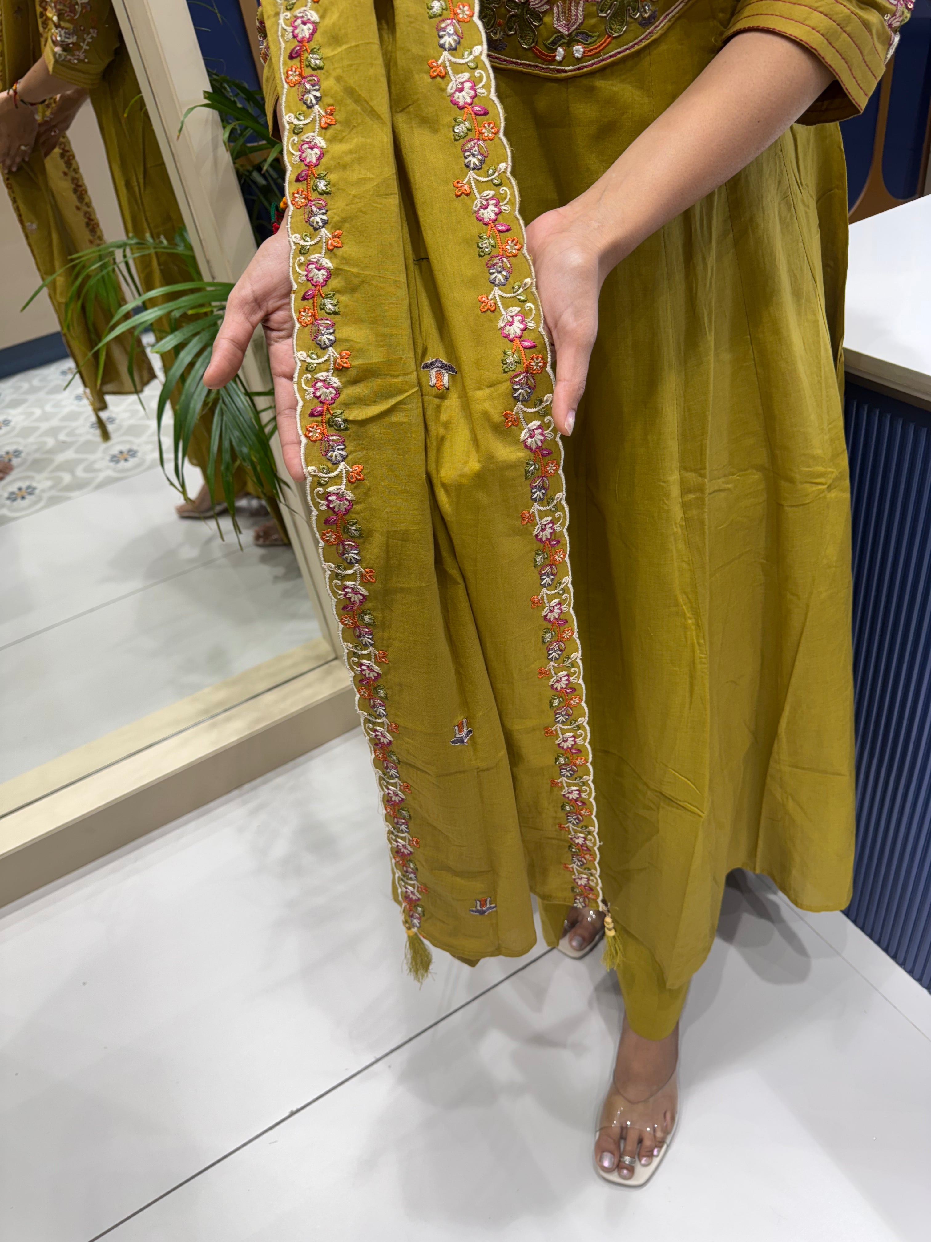 Shreenath Ji Dress: 0023