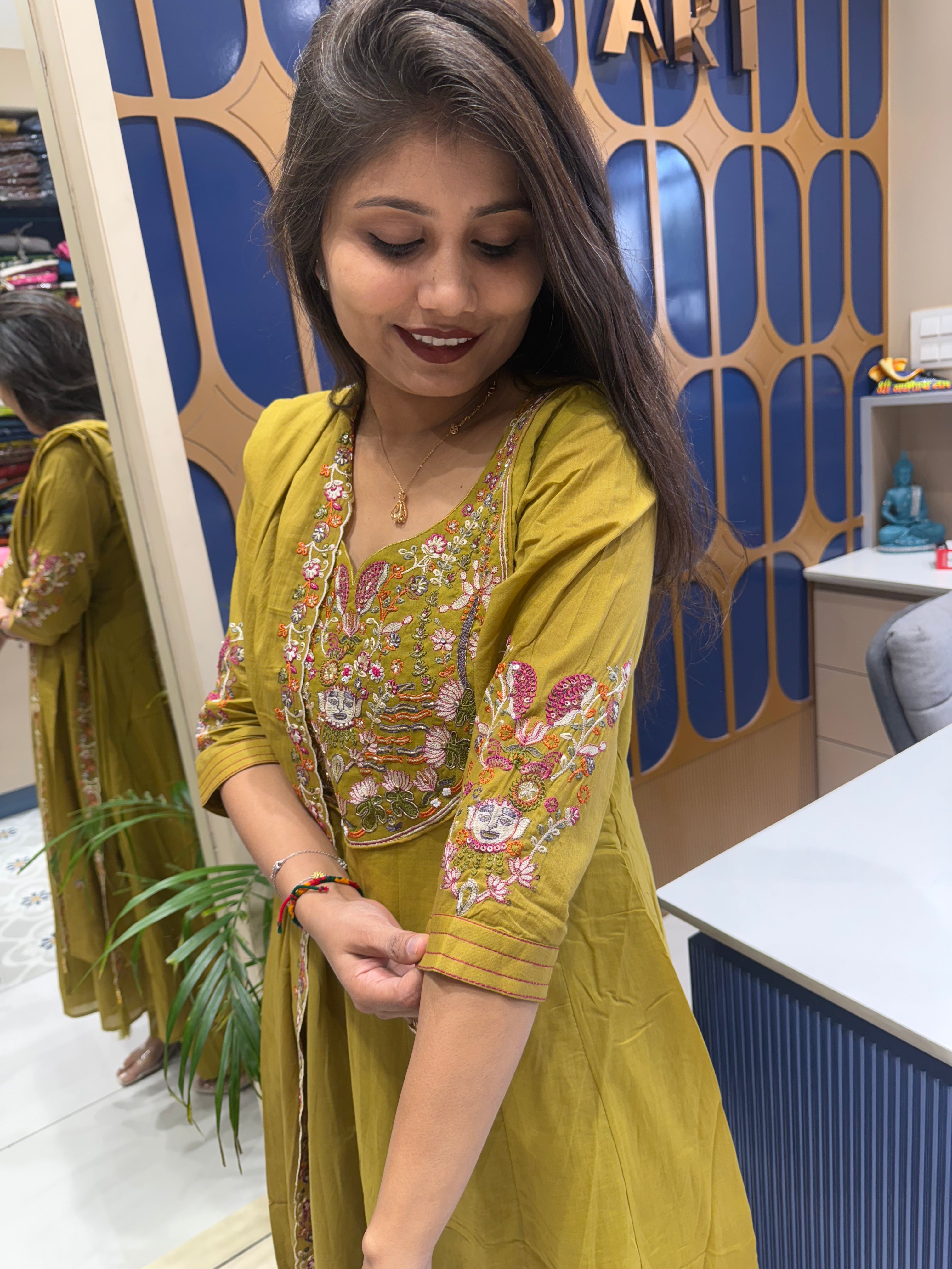 Shreenath Ji Dress: 0023