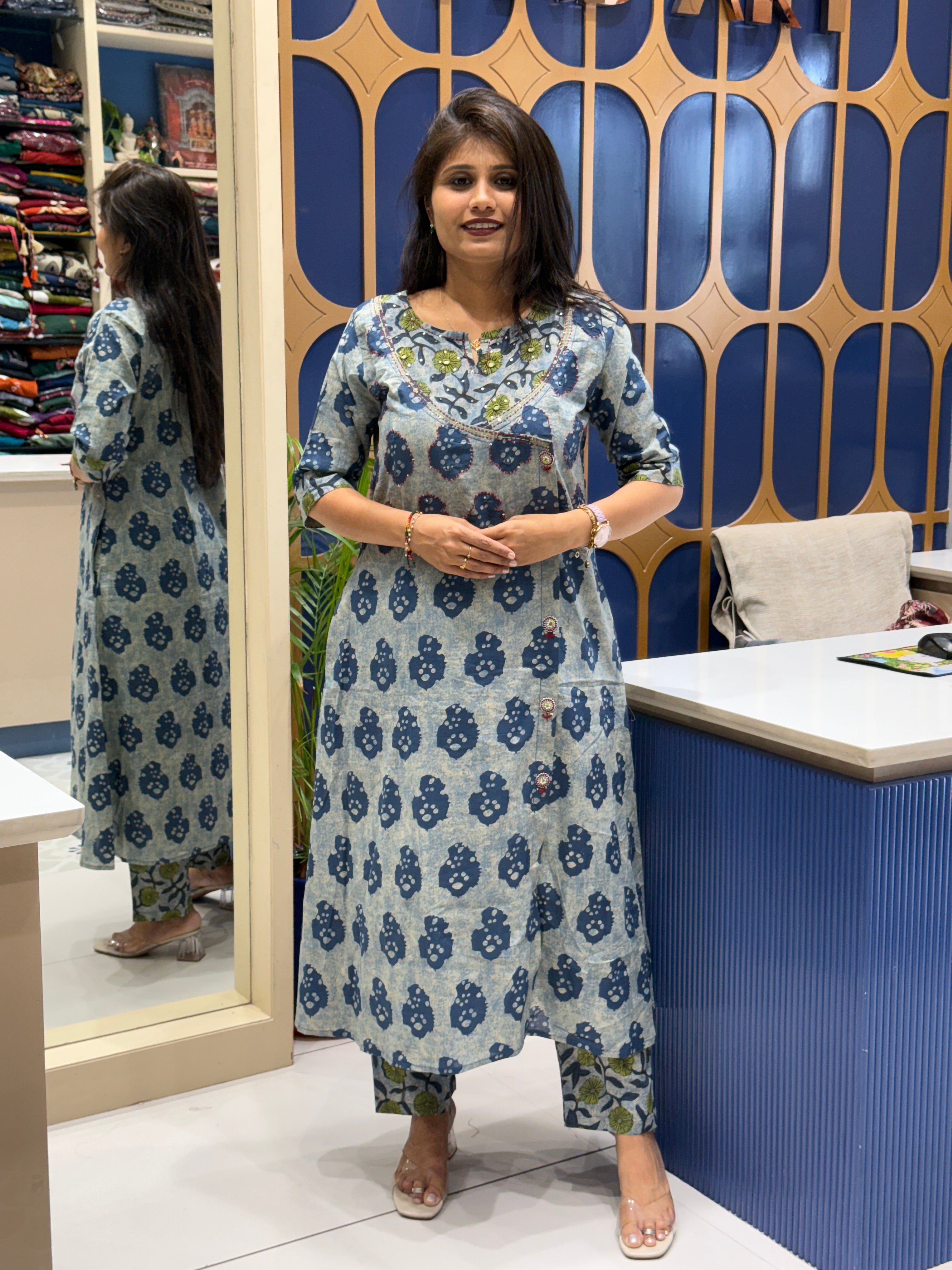 Anagrakha Dress: 0107